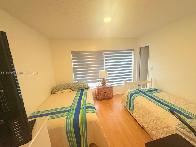 Дом в аренду по адресу 927 NW 106th Ave Cir - фото 7427800