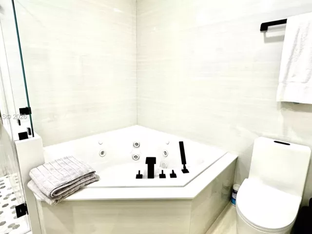 Дом в аренду по адресу 814 NE 19th Ave - фото 7206792