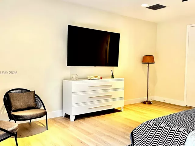 Дом в аренду по адресу 814 NE 19th Ave - фото 7206800