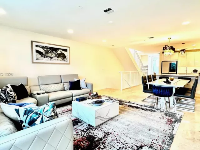 Дом в аренду по адресу 814 NE 19th Ave - фото 7206781