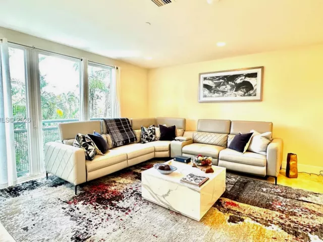 Дом в аренду по адресу 814 NE 19th Ave - фото 7206782