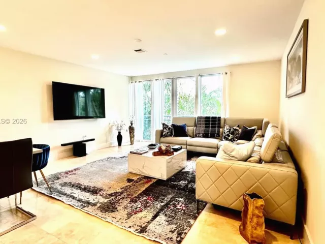 Дом в аренду по адресу 814 NE 19th Ave - фото 7206787