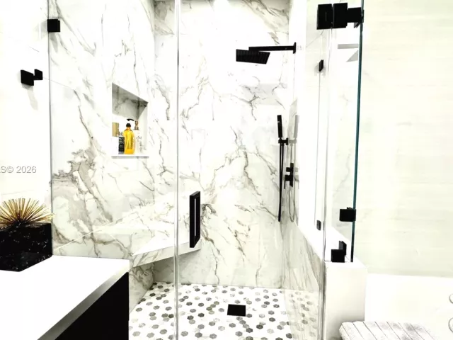 Дом в аренду по адресу 814 NE 19th Ave - фото 7206790