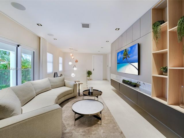 Дом в аренду по адресу 431 Layne Blvd - фото 7462087