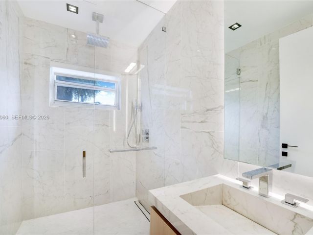 Дом в аренду по адресу 431 Layne Blvd - фото 7462092