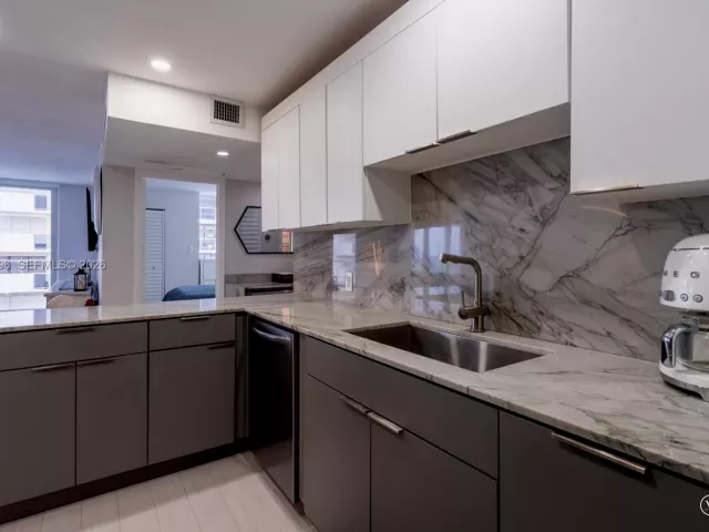 Продажа квартиры #1417 - фото 7234074