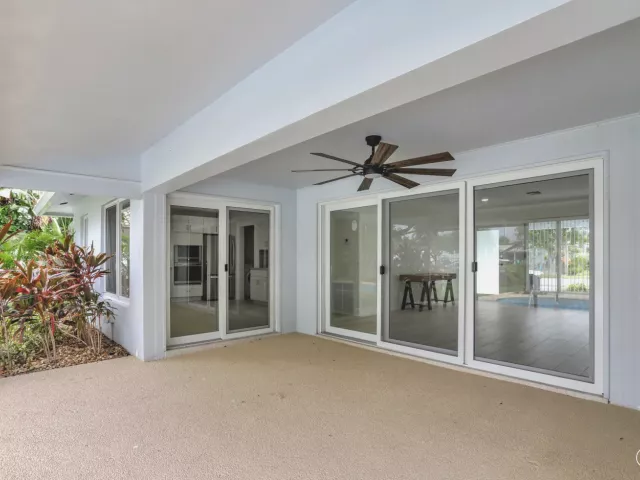 Продажа дома по адресу 421 SE 5 Terrace - фото 8976428