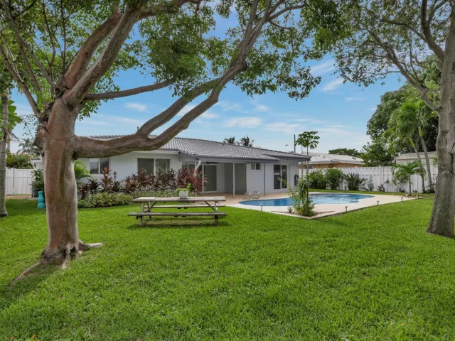 Продажа дома по адресу 421 SE 5 Terrace - фото 8976429