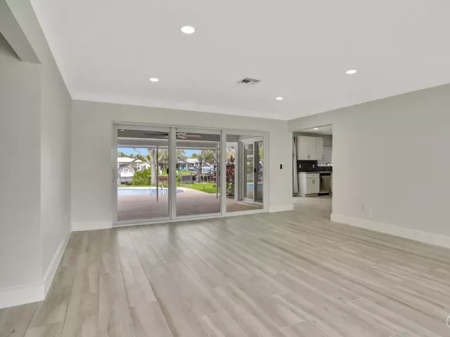 Продажа дома по адресу 421 SE 5 Terrace - фото 8976432