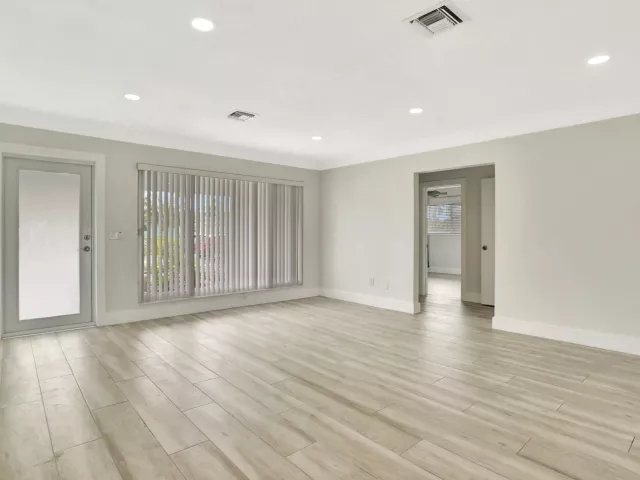 Продажа дома по адресу 421 SE 5 Terrace - фото 8976433