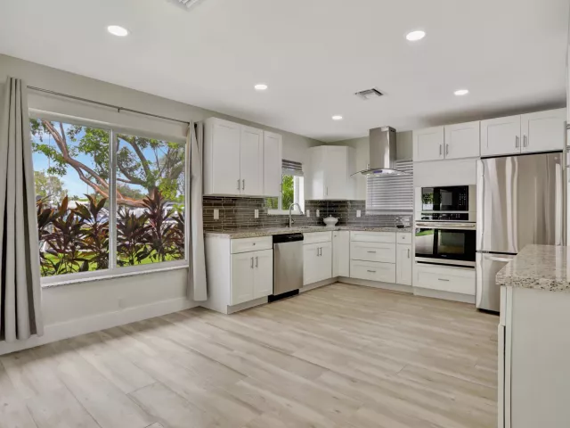 Продажа дома по адресу 421 SE 5 Terrace - фото 8976434