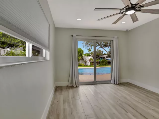 Продажа дома по адресу 421 SE 5 Terrace - фото 8976439