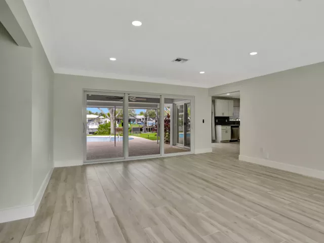 Продажа дома по адресу 421 SE 5 Terrace - фото 8976442