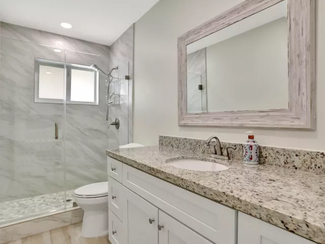 Продажа дома по адресу 421 SE 5 Terrace - фото 8976443