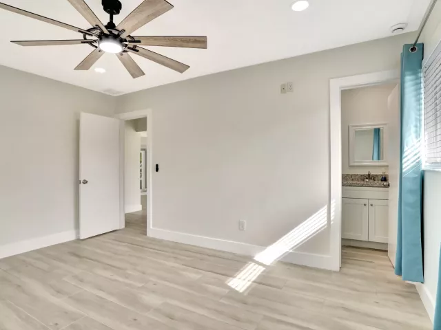 Продажа дома по адресу 421 SE 5 Terrace - фото 8976446