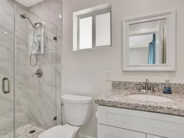 Продажа дома по адресу 421 SE 5 Terrace - фото 8976447