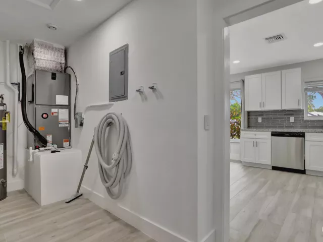Продажа дома по адресу 421 SE 5 Terrace - фото 8976450