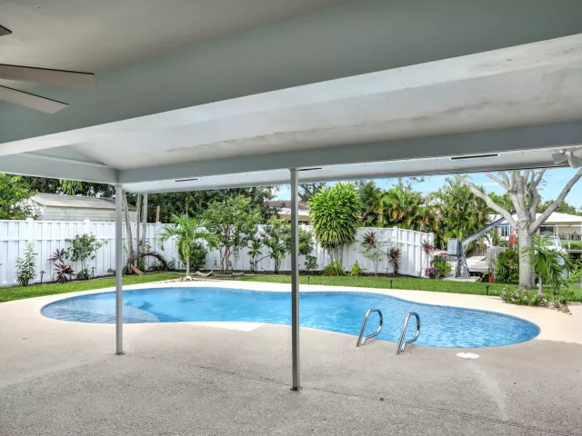 Продажа дома по адресу 421 SE 5 Terrace - фото 8976452