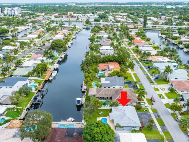 Продажа дома по адресу 421 SE 5 Terrace - фото 8976460