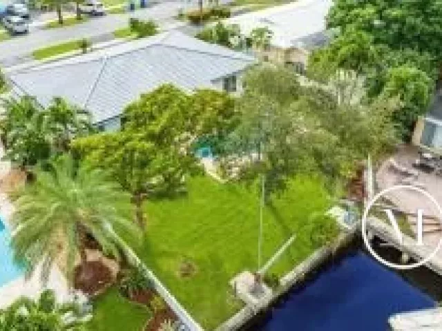 Продажа дома по адресу 421 SE 5 Terrace - фото 8976469