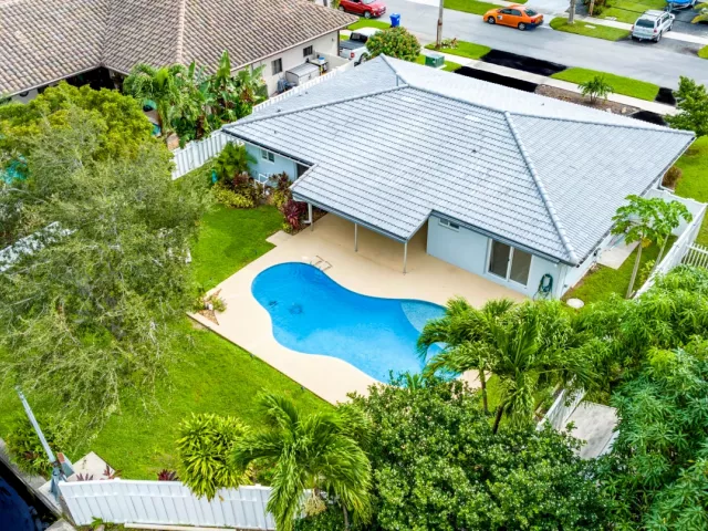 Продажа дома по адресу 421 SE 5 Terrace - фото 8976470