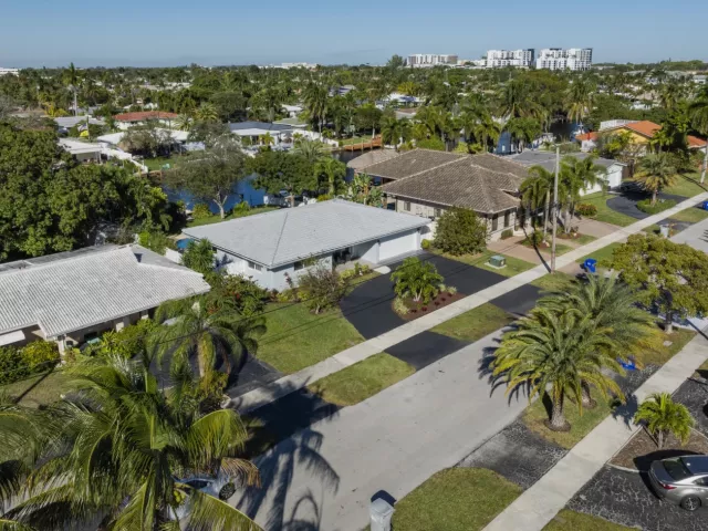 Продажа дома по адресу 421 SE 5 Terrace - фото 8976472
