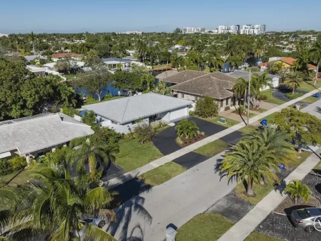 Продажа дома по адресу 421 SE 5 Terrace - фото 8976475