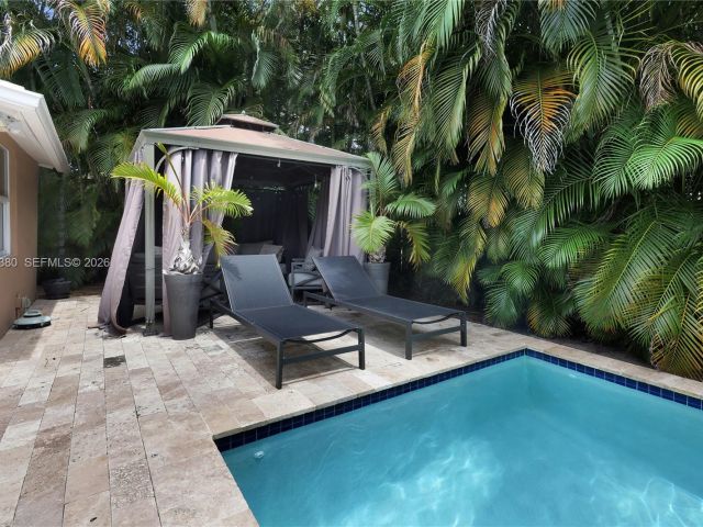 Продажа дома по адресу 424 NE 27th Dr - фото 7329745