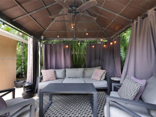 Продажа дома по адресу 424 NE 27th Dr - фото 7329746