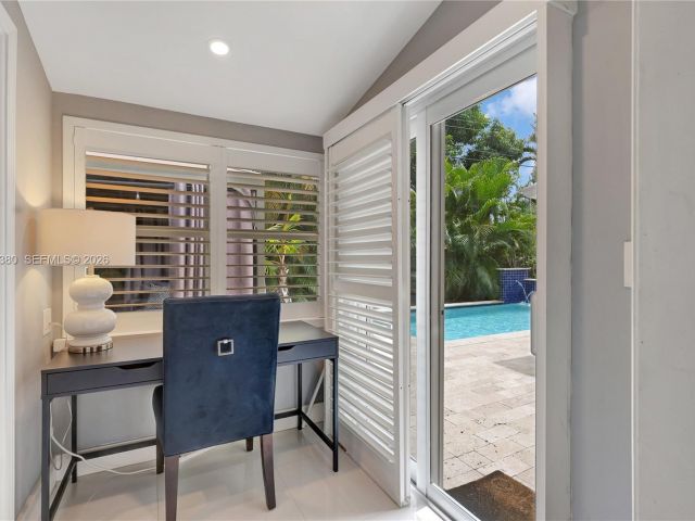 Продажа дома по адресу 424 NE 27th Dr - фото 7329750