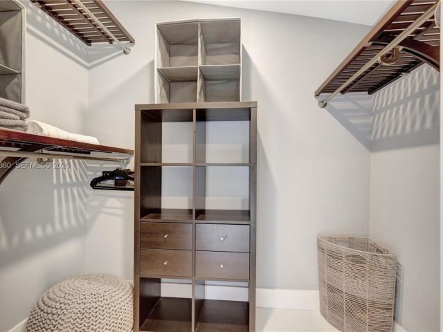 Продажа дома по адресу 424 NE 27th Dr - фото 7329753