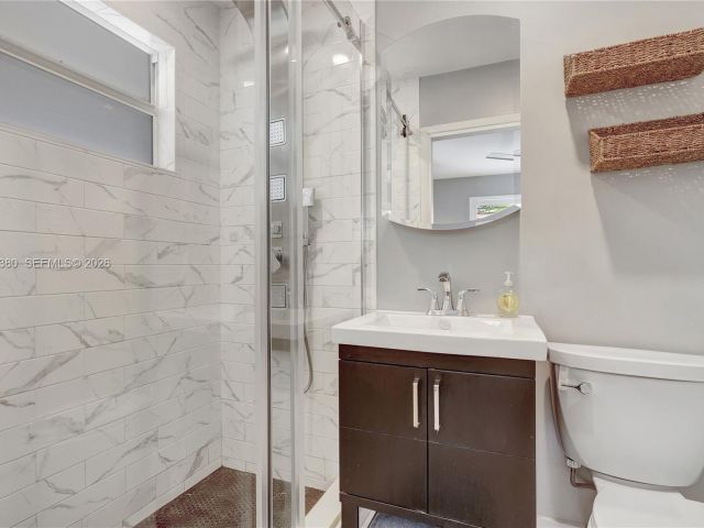 Продажа дома по адресу 424 NE 27th Dr - фото 7329754