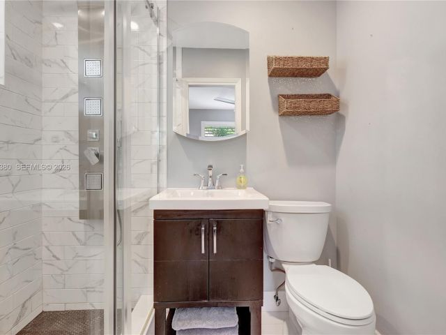 Продажа дома по адресу 424 NE 27th Dr - фото 7329757