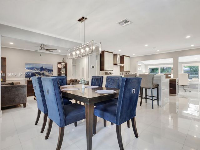 Продажа дома по адресу 424 NE 27th Dr - фото 7329766