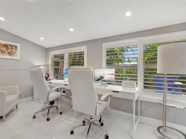 Продажа дома по адресу 424 NE 27th Dr - фото 7329773