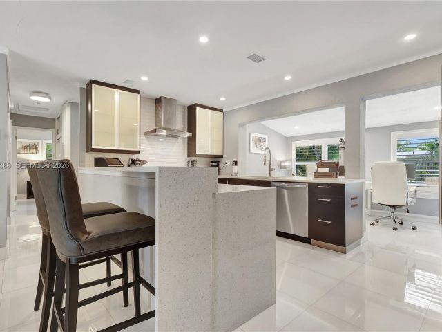 Продажа дома по адресу 424 NE 27th Dr - фото 7329775