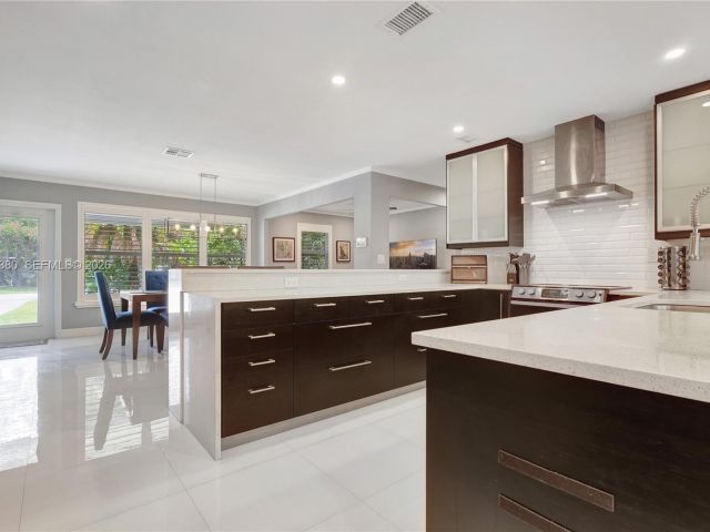 Продажа дома по адресу 424 NE 27th Dr - фото 7329776