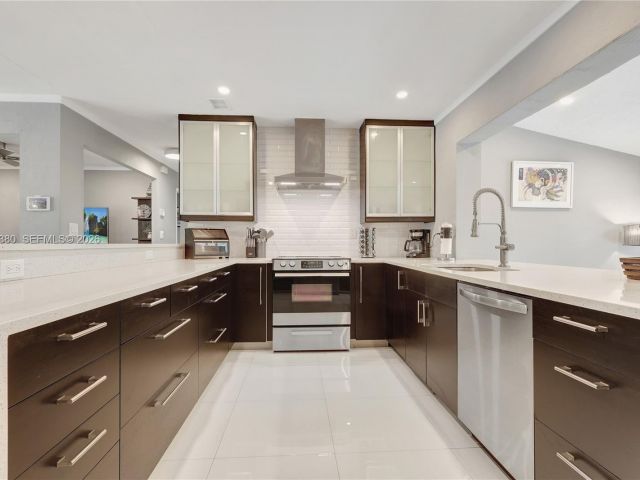 Продажа дома по адресу 424 NE 27th Dr - фото 7329778