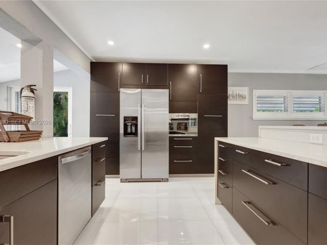 Продажа дома по адресу 424 NE 27th Dr - фото 7329779