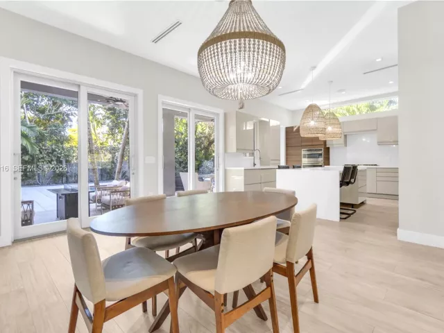 Продажа дома по адресу 760 NE 115th St - фото 7369890