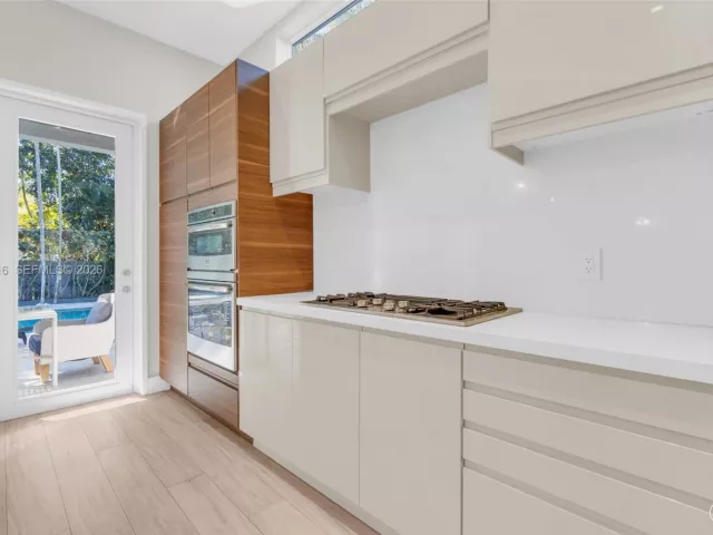 Продажа дома по адресу 760 NE 115th St - фото 7369896