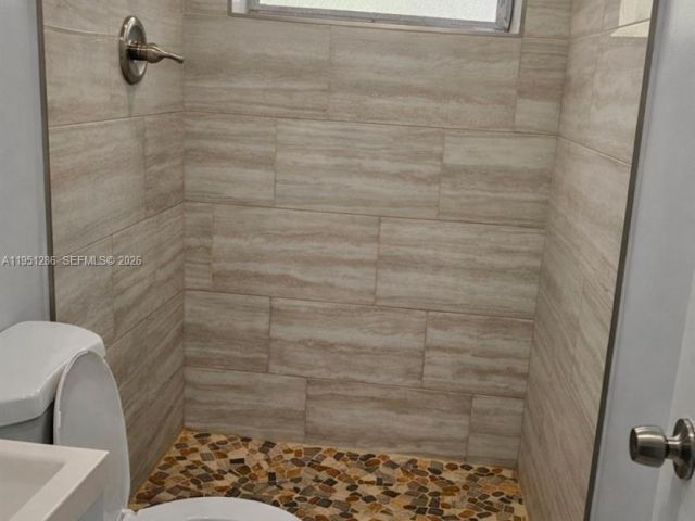 Продажа дома по адресу 1080 NW 135th St - фото 7475769