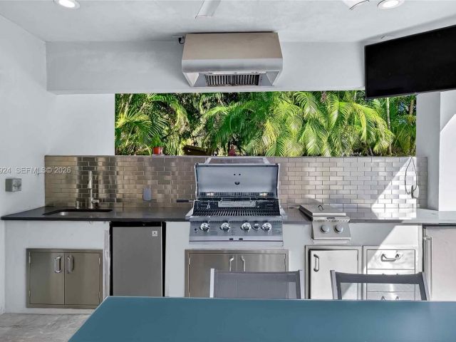 Продажа дома по адресу 831 NE 109th St - фото 7524680