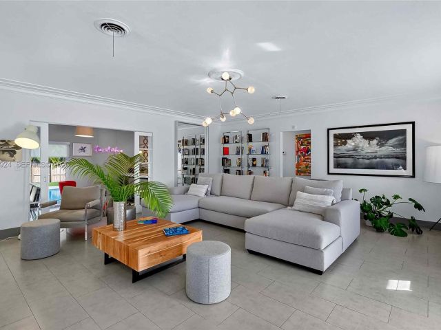 Продажа дома по адресу 831 NE 109th St - фото 7524685