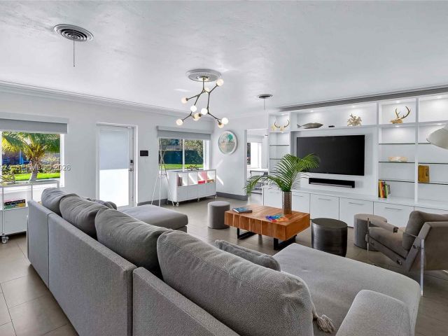 Продажа дома по адресу 831 NE 109th St - фото 7524686