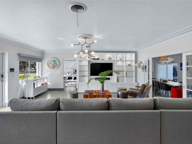 Продажа дома по адресу 831 NE 109th St - фото 7524687