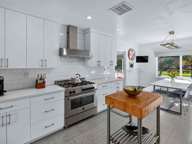 Продажа дома по адресу 831 NE 109th St - фото 7524691