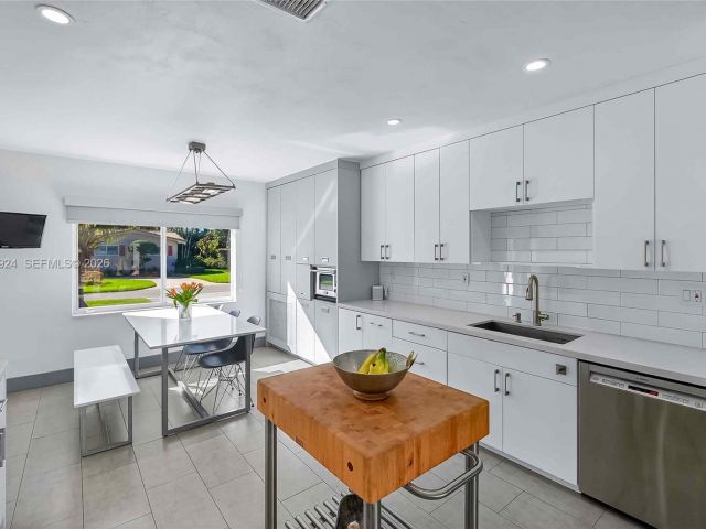 Продажа дома по адресу 831 NE 109th St - фото 7524692