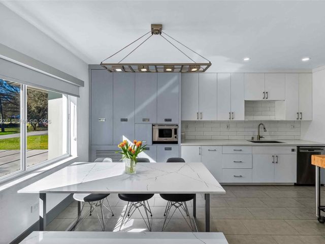 Продажа дома по адресу 831 NE 109th St - фото 7524694