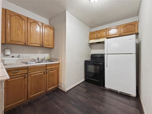 Продажа дома по адресу 4711 NW 16th Ave - фото 7473544